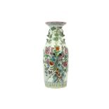 Chinese vase in porcelain with a polychrome decor with birds || Chinese vaas in porselein met