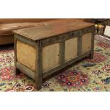 18th Cent. English chest in oak with later polychromy || Achttiende eeuwse Engelse koffer in later