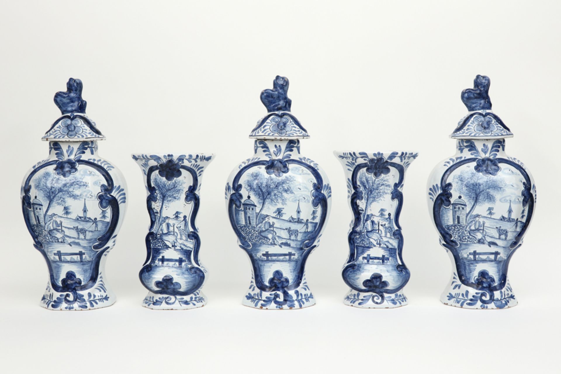 antique garniture in MP marked ceramic from Delft with a blue-white decor || Antiek vijfdelig