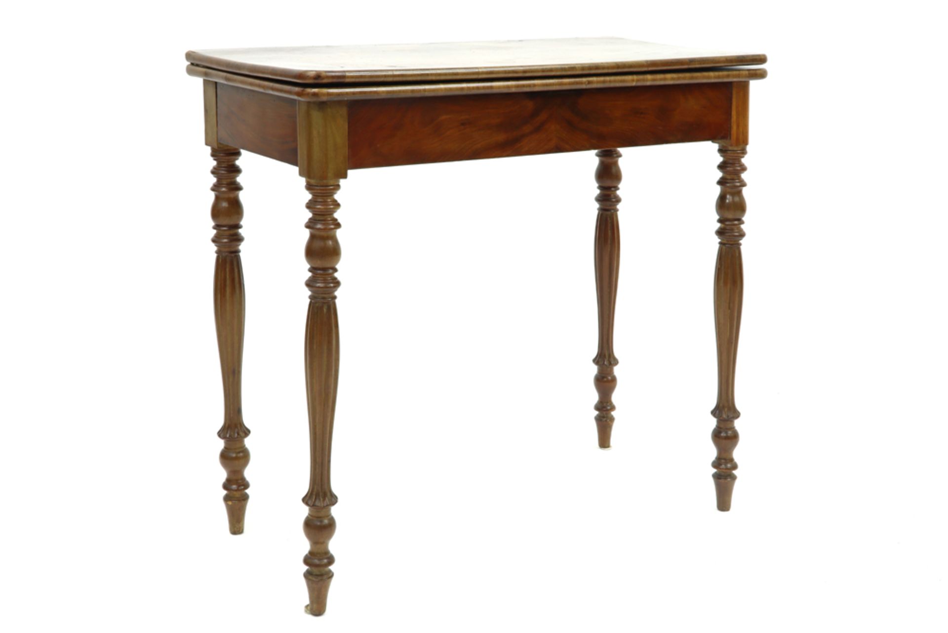 19th Cent. games-table with four fluted legs in mahogany || Negentiende eeuwse speeltafel in - Image 2 of 2