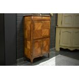 antique Louis XV style bureau in parquetry of rosewood with a marble top || Antieke zgn secrétaire-