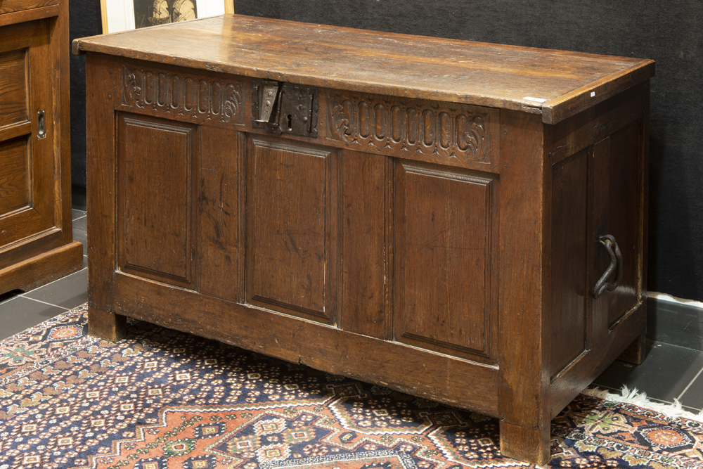 17th/18th Cent. English Renaissance style chest in oak bought from Axel Vervoordt || Zeventiende/