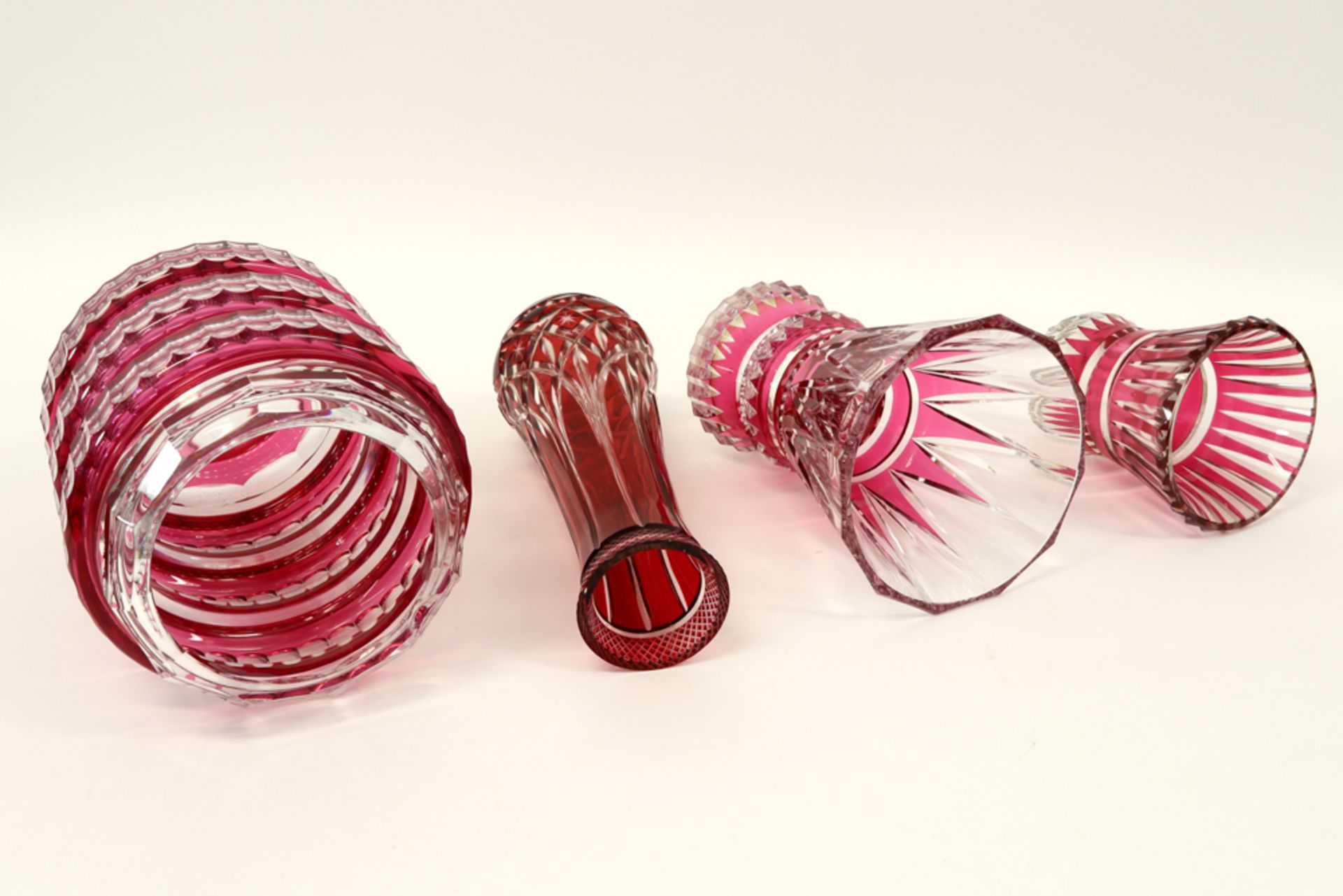 four Belgian vases in crystal VSL || Lot van vier vazen in kristal Val-St-Lambert - hoogtes van 15,5 - Image 2 of 4