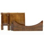 19th Cent. Empire style bed in mahogany || Negentiende eeuwse zgn "lit bateau" in Empirestijl met