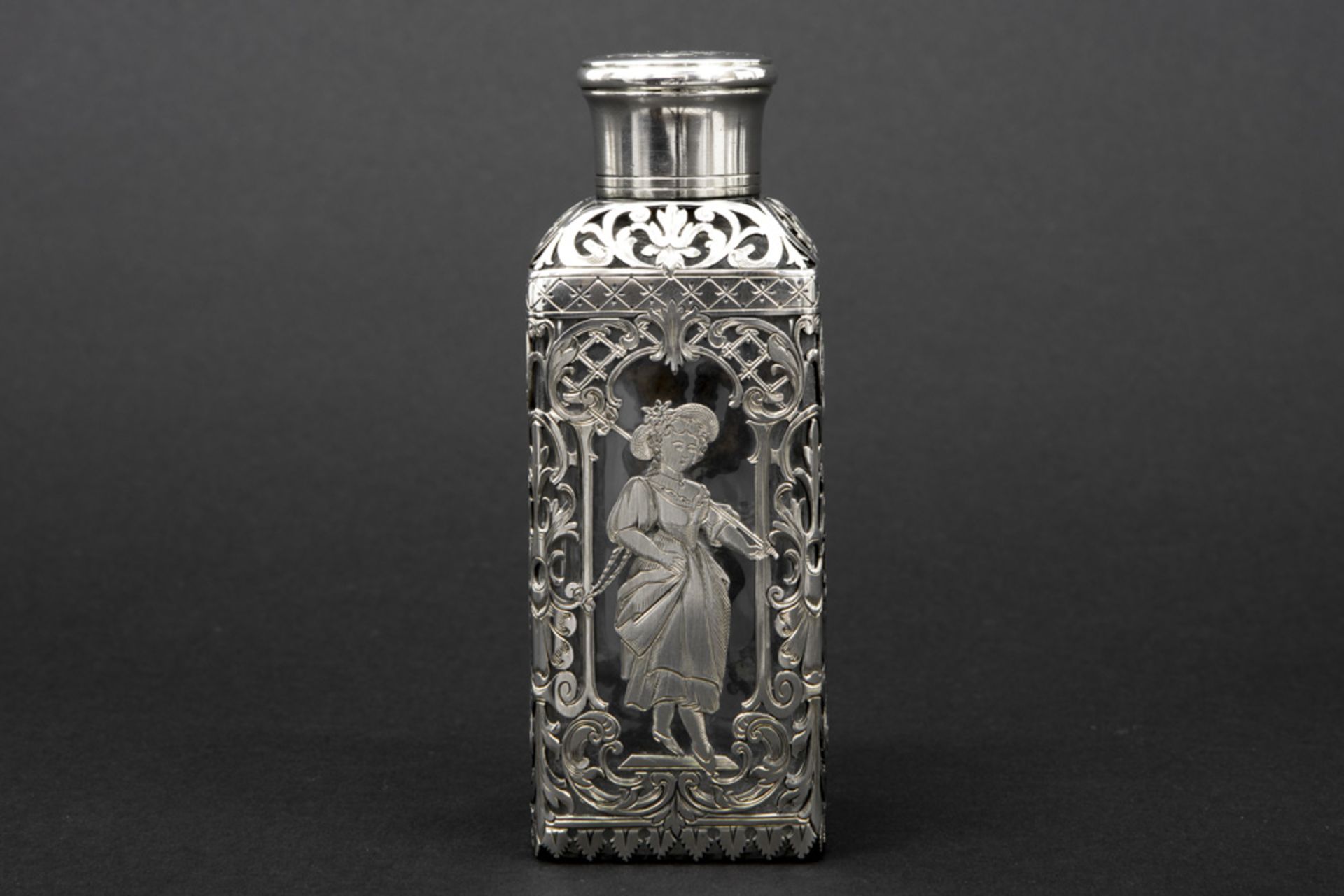 antique perfume bottle in clear glass and marked silver || Antieke flacon in kleurloos kristalglas - Image 2 of 4
