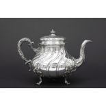 antique French coffee pot in Hénin & Cie marked silver || HENIN & CIE - PARIS antieke Franse