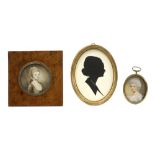 three antique miniatures || Lot van drie antieke miniaturen met vrouweportretten
