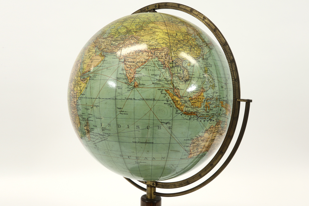 old Prof. Dr Krause marked globe on a mahogany stand with compass || PROF. DR KRAUSE oude - Image 2 of 4