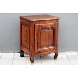 small 18th Cent. French oak cabinet with one door || Achttiende eeuws Frans confituriermeubeltje