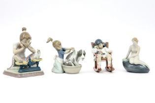 four figures in Lladro marked porcelain || Lot van vier bibelots in porselein, gemerkt Lladro, met