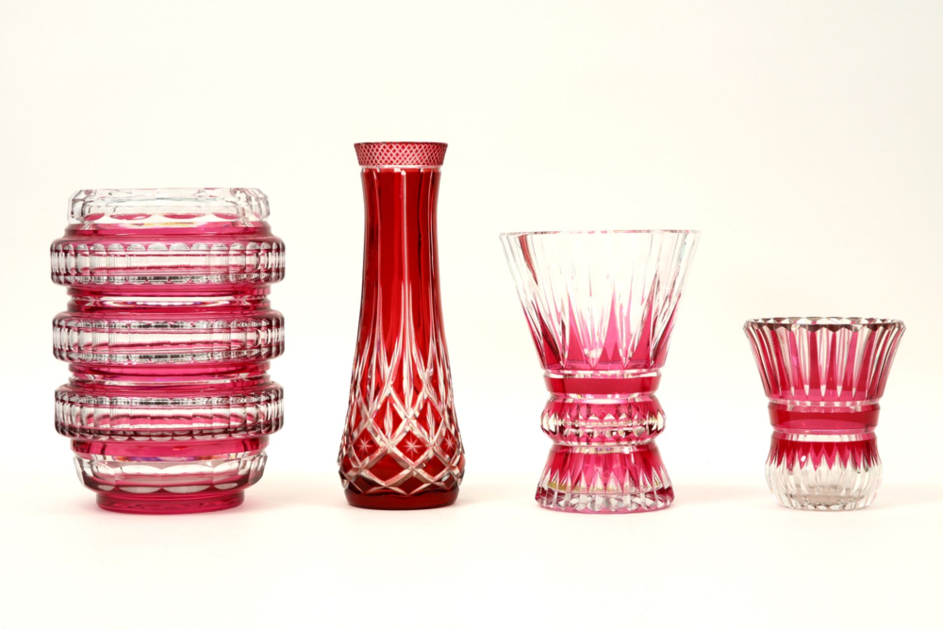 four Belgian vases in crystal VSL || Lot van vier vazen in kristal Val-St-Lambert - hoogtes van 15,5