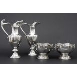 silverplated pair of pitchers and of neoclassical bowls || Lot (4) verzilverd metaal met een paar