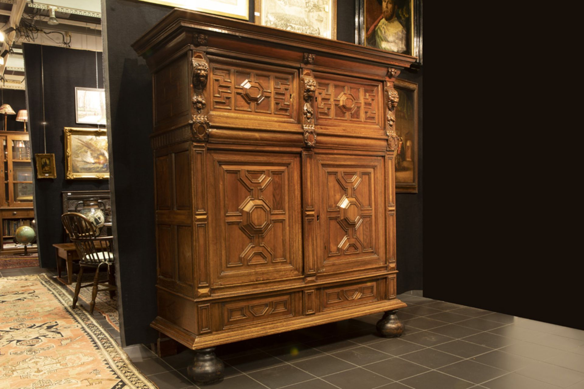 17th/18th Cent. Renaissance style cupbaoard in oak and walnut with typical sculpted ornamentation ||