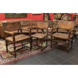 8pc 'antique' set in oak and leather : six chairs and a pair of armchairs || Achtdelige 'antieke'