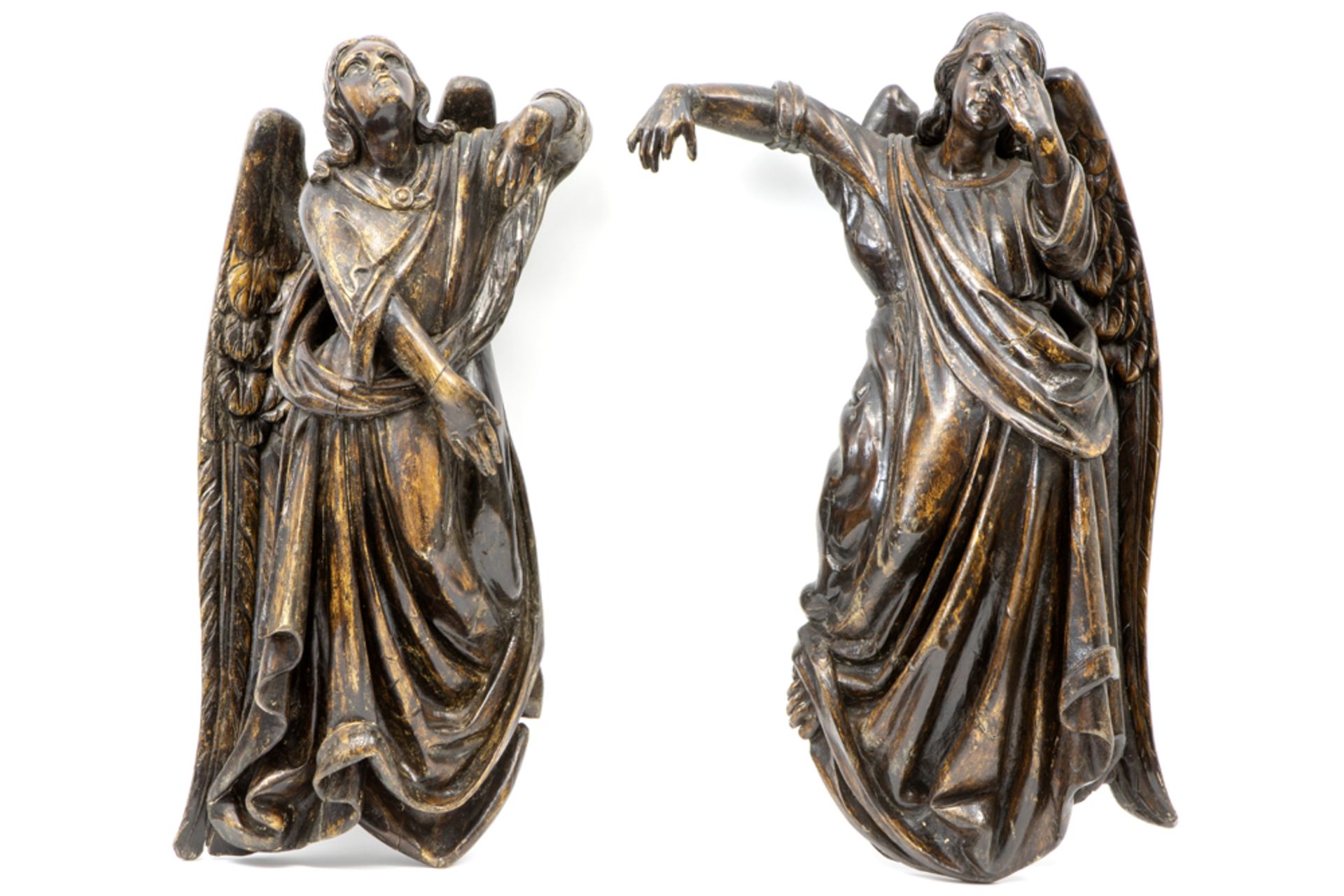 pair of antique "Angel" sculptures in wood || Paar antieke houtsculpturen : "Gevleugelde