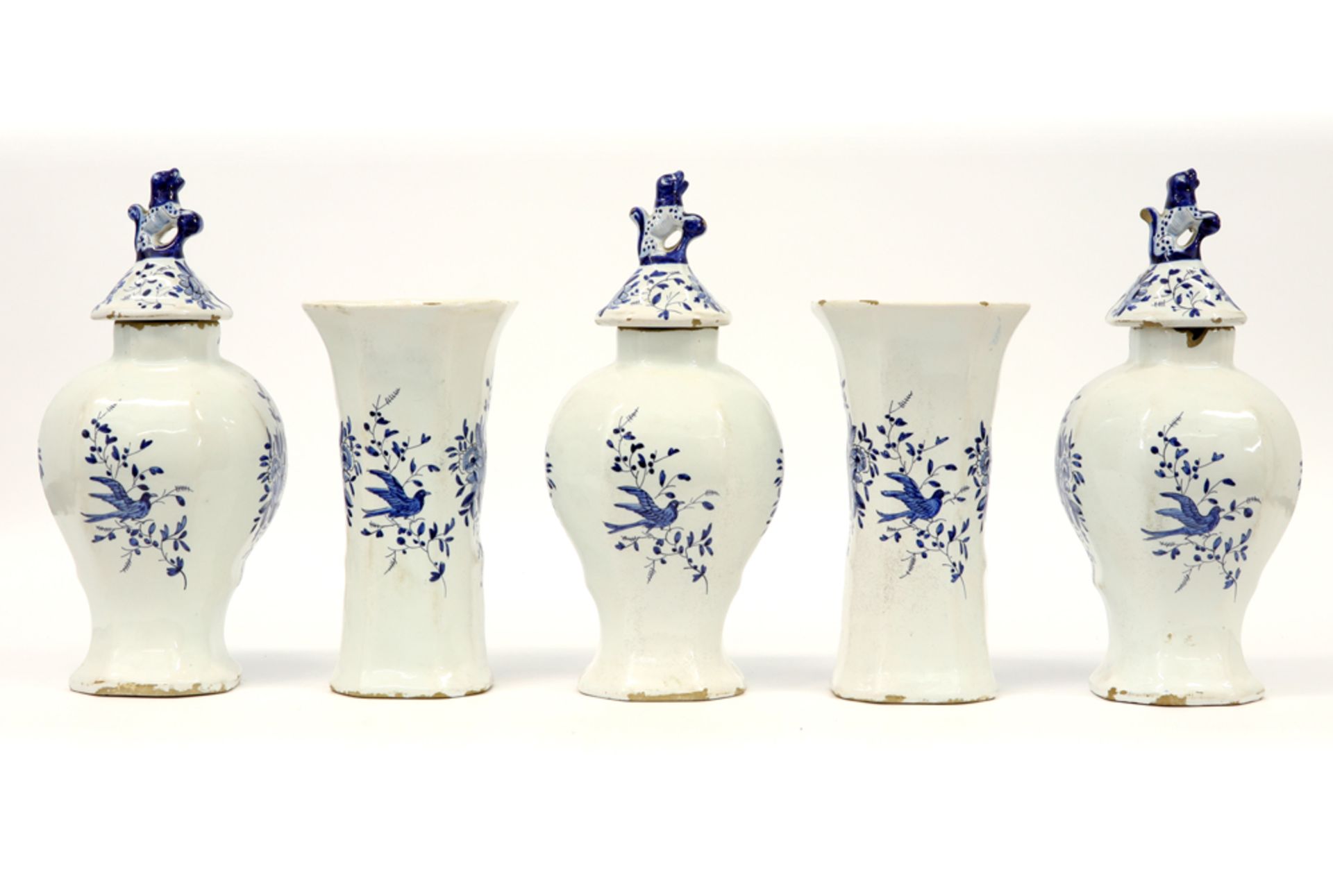 18th Cent. 5pc garniture in marked ceramic from Delft with a blue-white decor || Achttiende eeuws - Image 2 of 6