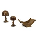 two wooden hat moulds on their stand and an 18th Cent. mahogany cheese stand || Lot (3) hout met