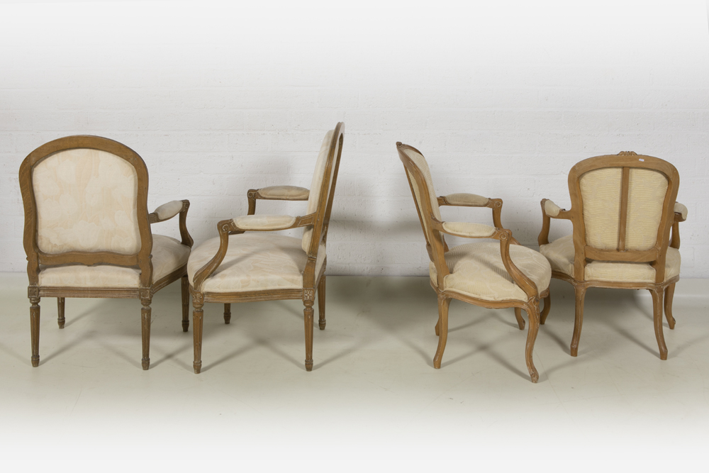 set of four neoclassical armchairs in cerused wood || Set van vier neoclassicistische fauteuils in - Image 2 of 2