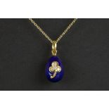Russian marked Fabergé style ovoid pendant in yellow gold (18 carat) with blue enamel and a 0,12