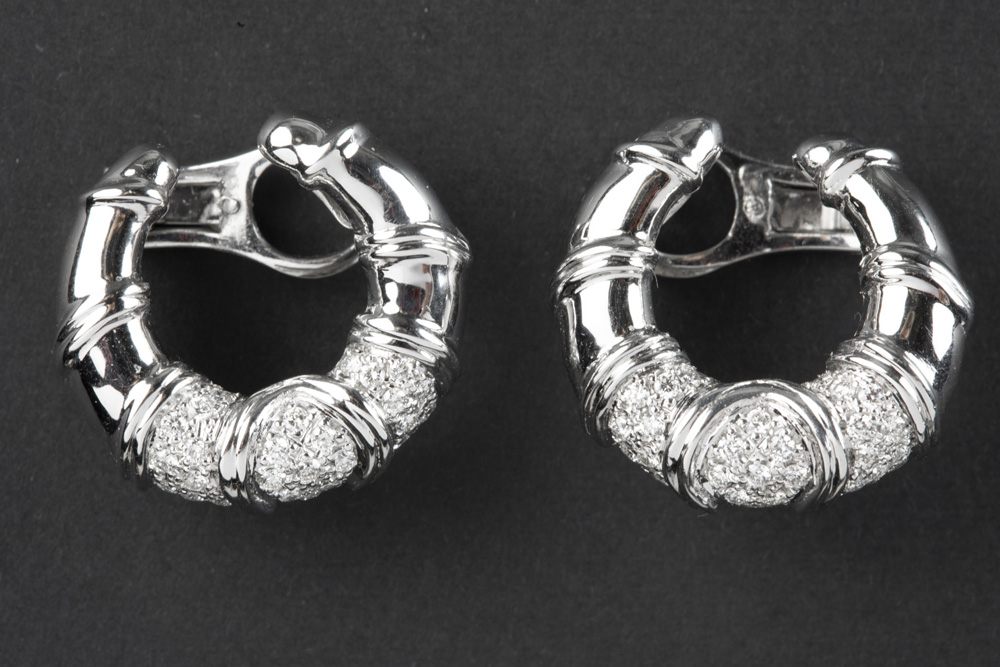 pair of horseshoe shaped earrings in white gold (18 carat) with ca 1,20 carat of very high quality