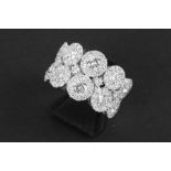 classy ring with a refined flowers design in white gold (18 carat) with more then 3 carat of very