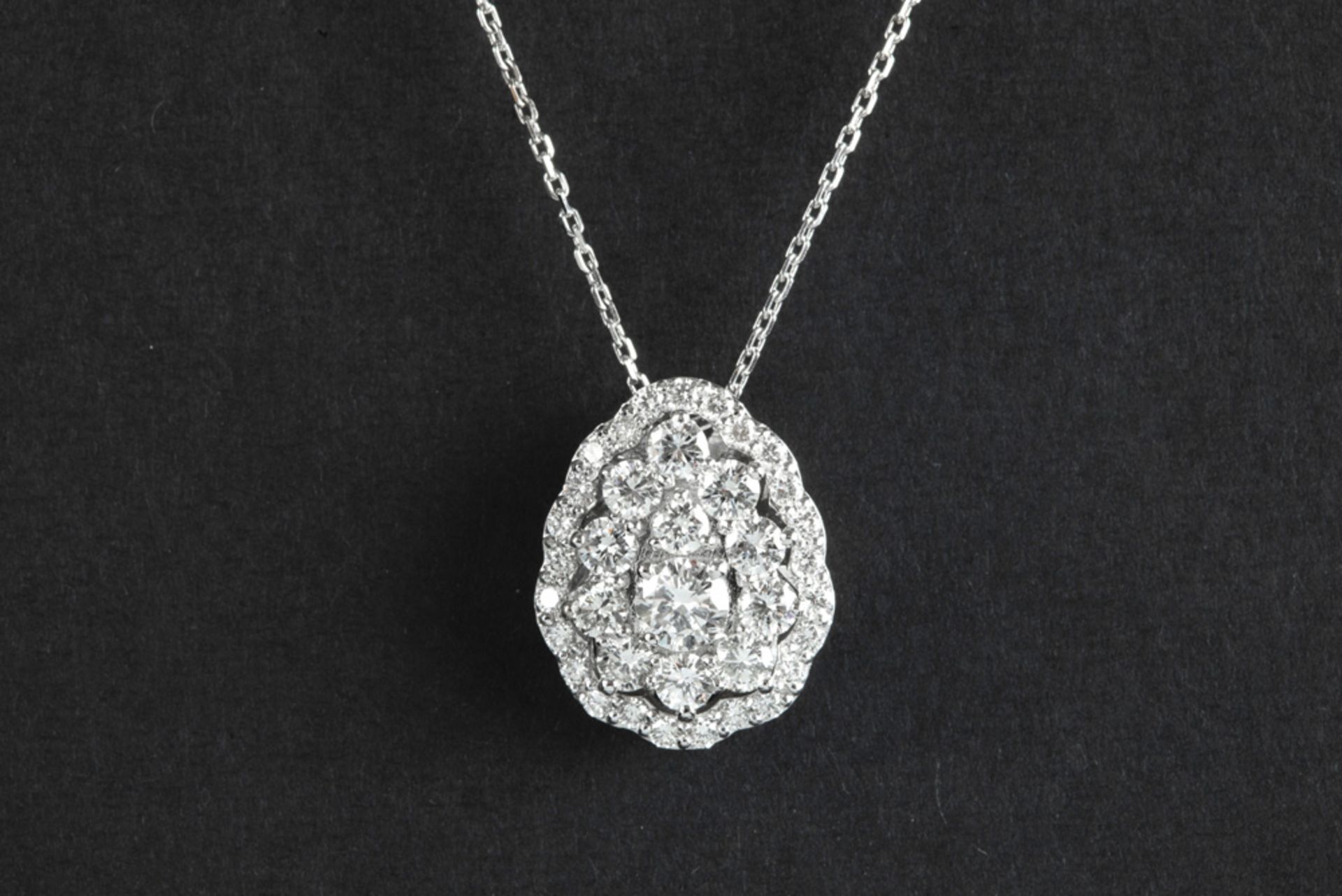 nice pearshaped pendant in white gold (18 carat) with ca 1,30 carat of high quality brilliant cut