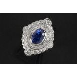 vintage ring in grey gold (18 carat) with a central 3,91 carat Ceylan sapphire surrounded by ca 2