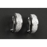 pair of earrings in white gold (18 carat) with ca 2 carat of high quality brilliant cut