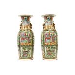 pair of quite big 19th Cent. Chinese vases in porcelain with a typical Cantonese decor || Paar