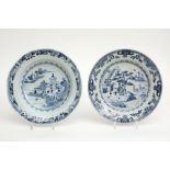 two 18th Cent. Chinese plates in porcelain with a blue-white decor || Twee achttiende eeuwse Chinese