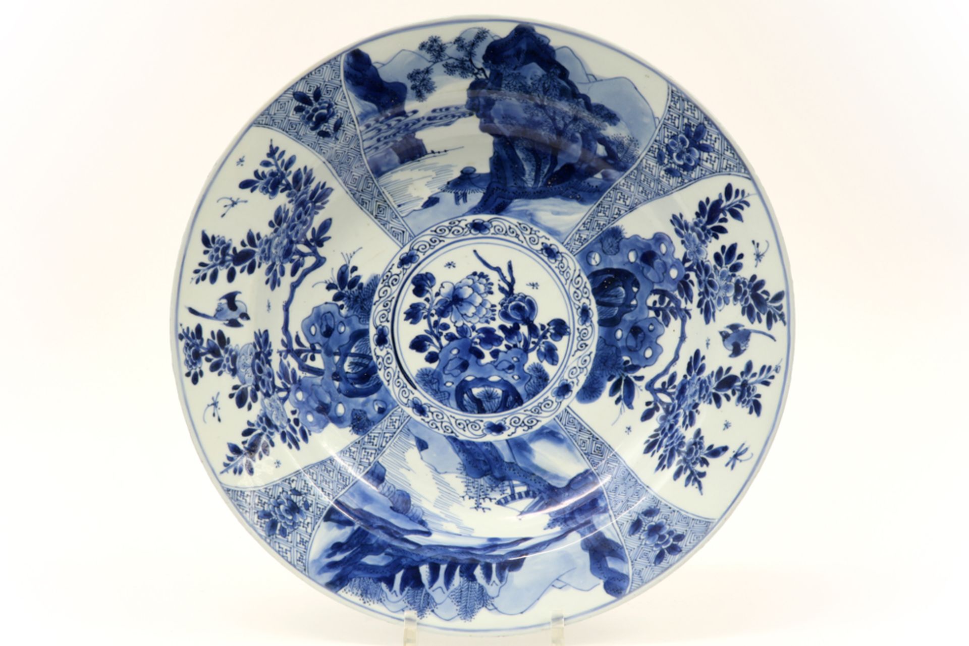 large 17th/18th Cent. Chinese Kang Hsi period dish in marked porcelain with blue-white floral and