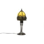 presumably French Art Deco lamp in wrought iron and pâte de verre || Allicht Franse Art Deco lamp