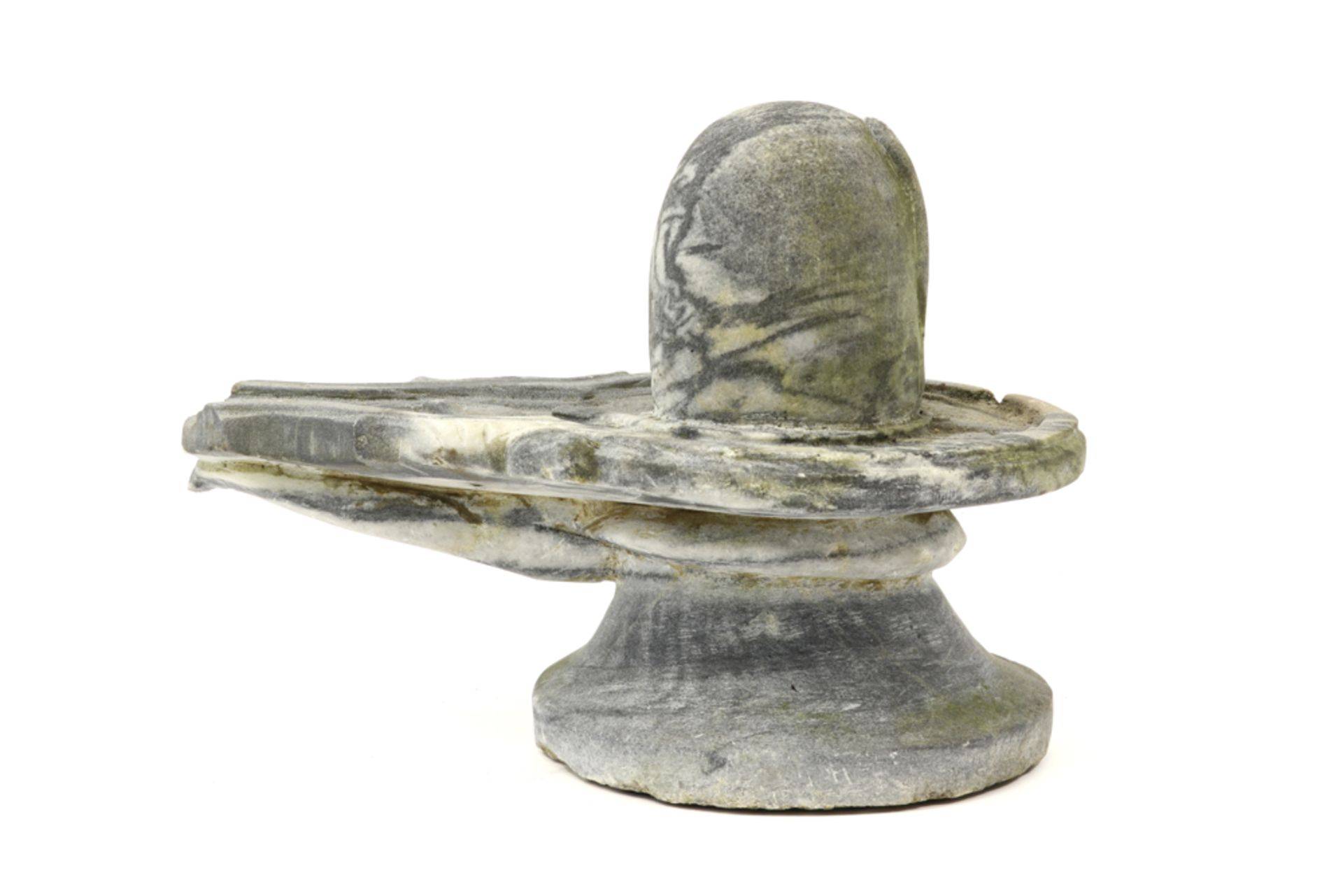 Indian stone sculpture in the shape of a lingam in a yoni (symbolizing the masculine and - Bild 3 aus 4
