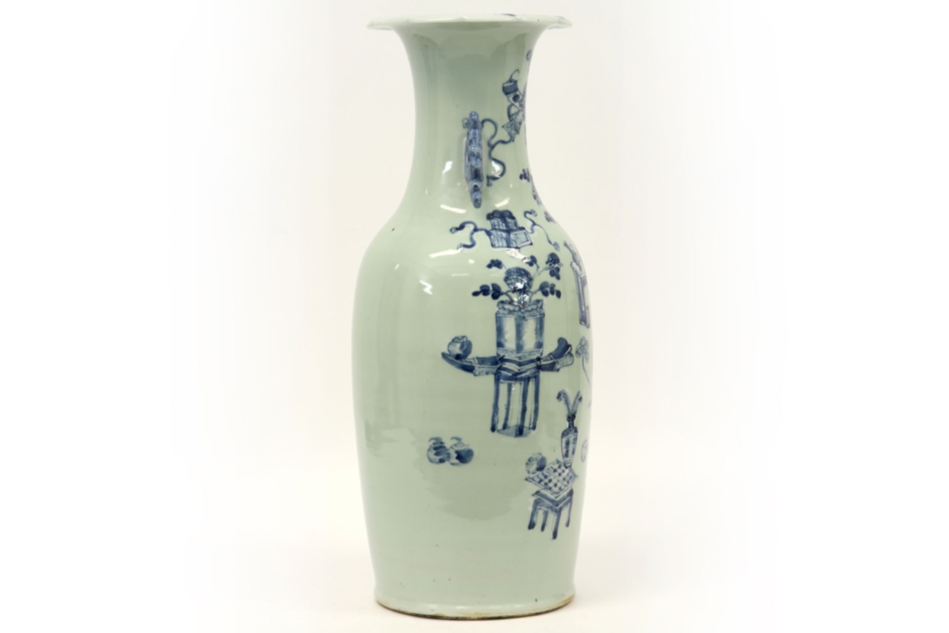 antique Chinese vase in porcelain with a blue-white decor with flowers and vases || Antieke - Bild 2 aus 5