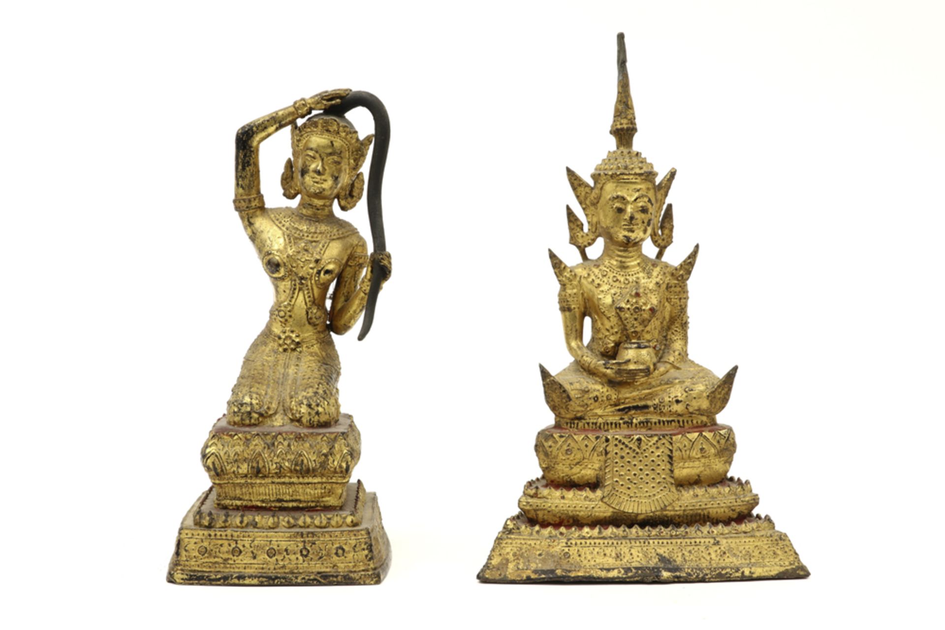 two small antique Siamese sculptures in gilded bronze || Lot van twee kleine antieke Thaise