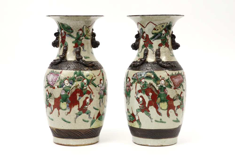 pair of antique Chinese Nankin vases in marked porcelain with typical decor || Paar antieke