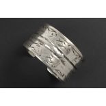 old ethnic bracelet from Tunesia in silver with engraved motifs || Oude etnische bracelet uit