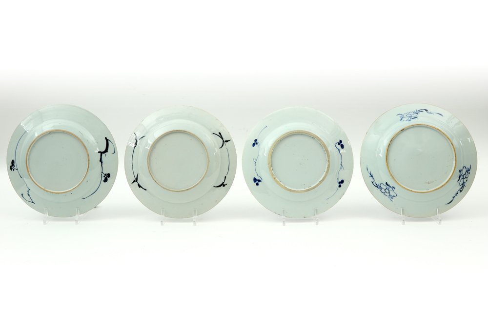 four 18th Cent. Chinese plates in porcelain with a blue-white decor || Lot van vier achttiende - Image 2 of 2