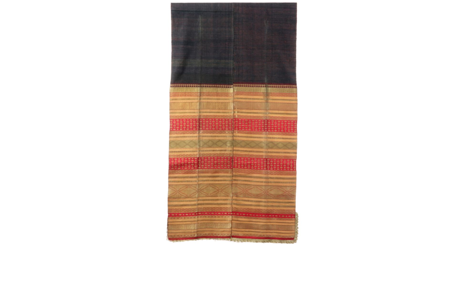 handwoven Indonesian sari with gold threat and typical geometric design || Indonesische sari in - Bild 2 aus 2