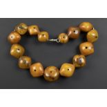 North African ethnic necklace or head ornament with beads in amber || Noord-Afrikaans etnisch