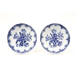 pair of 18th Cent. fruit colanders in Chinese porcelain with a blue-white flower decor || Paar