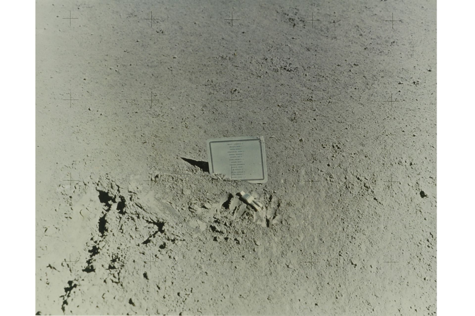 Paul Van Hoeydonck "Fallen Astronaut" photo print , edition by Ronny Van de Velde (Museum op schaal)