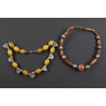 two Egyptian ethnic necklaces in silver with beads in amber || Lot van twee Egyptisch-etnische