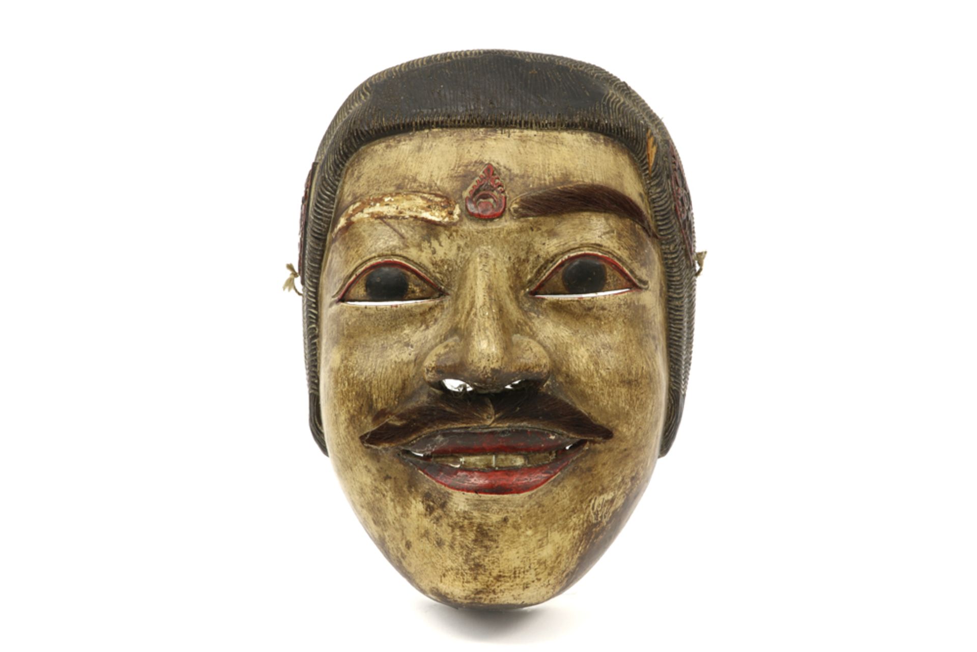 Balinese dance mask in wood with well preserved polychromy || Mooi oud Balinees dansmasker in hout