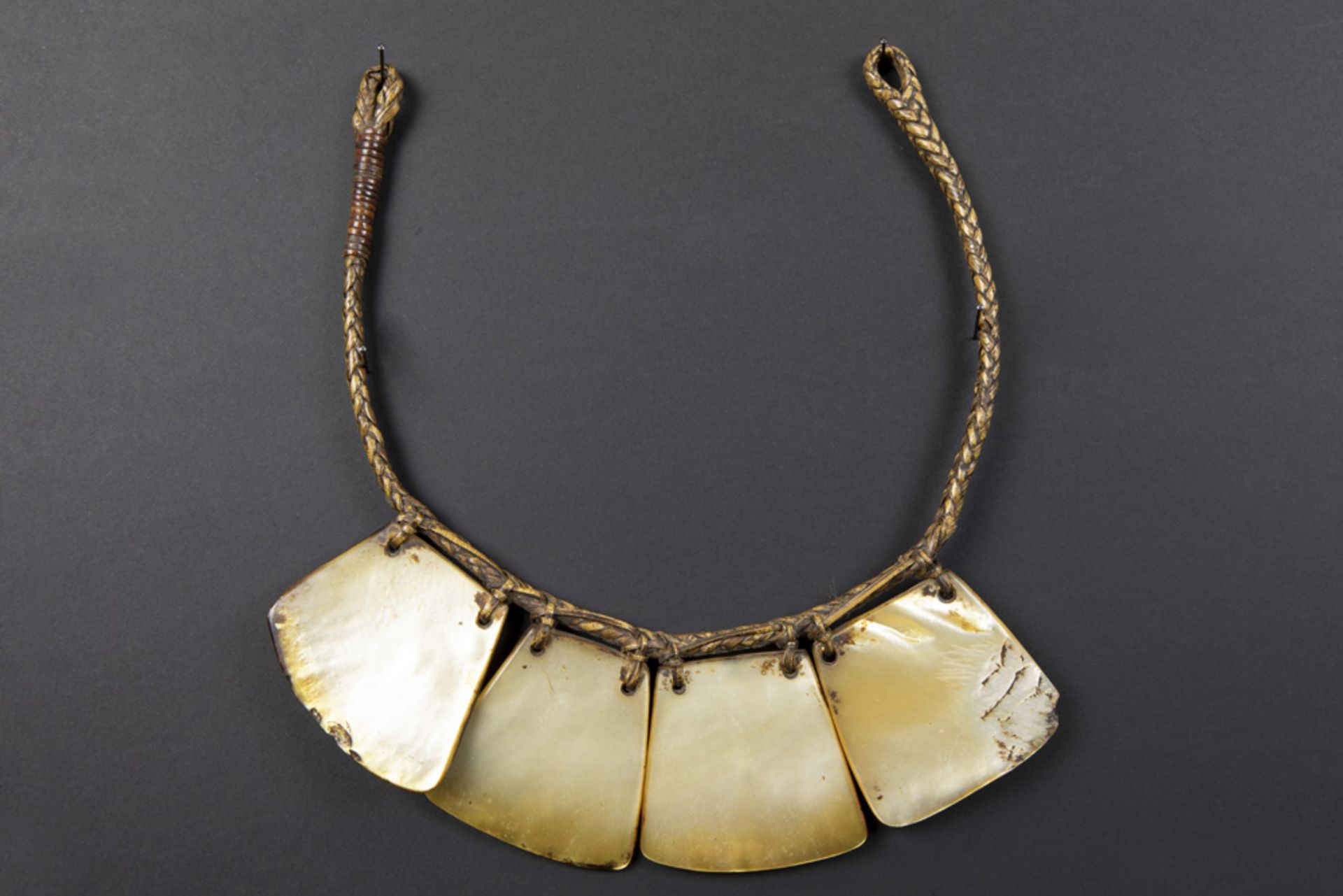 Philippines Ifugao necklace with four pendants in mother of pearl || FILIPIJNEN - ca 1950