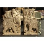 pair of 19th Cent. Indian stone sculptures from a haveli in Gujarat || INDIA / GUJARAT - 19° EEUW