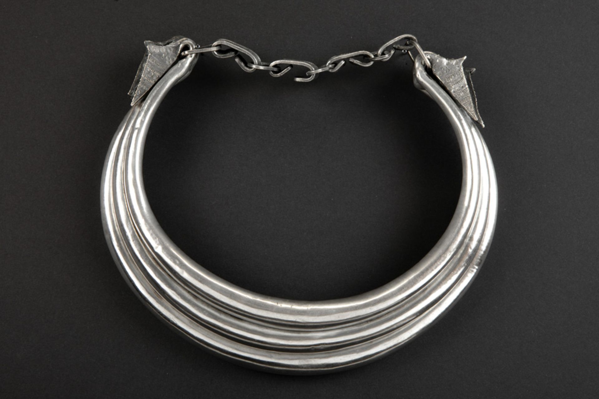 19th Cent. Chinese (border of North Vietnam) Miao Culture silver necklace || Negentiende eeuwse