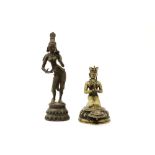 two Nepalese temple sculptures in a bronze alloy || Twee Nepalese tempelsculpturen : "Biddende