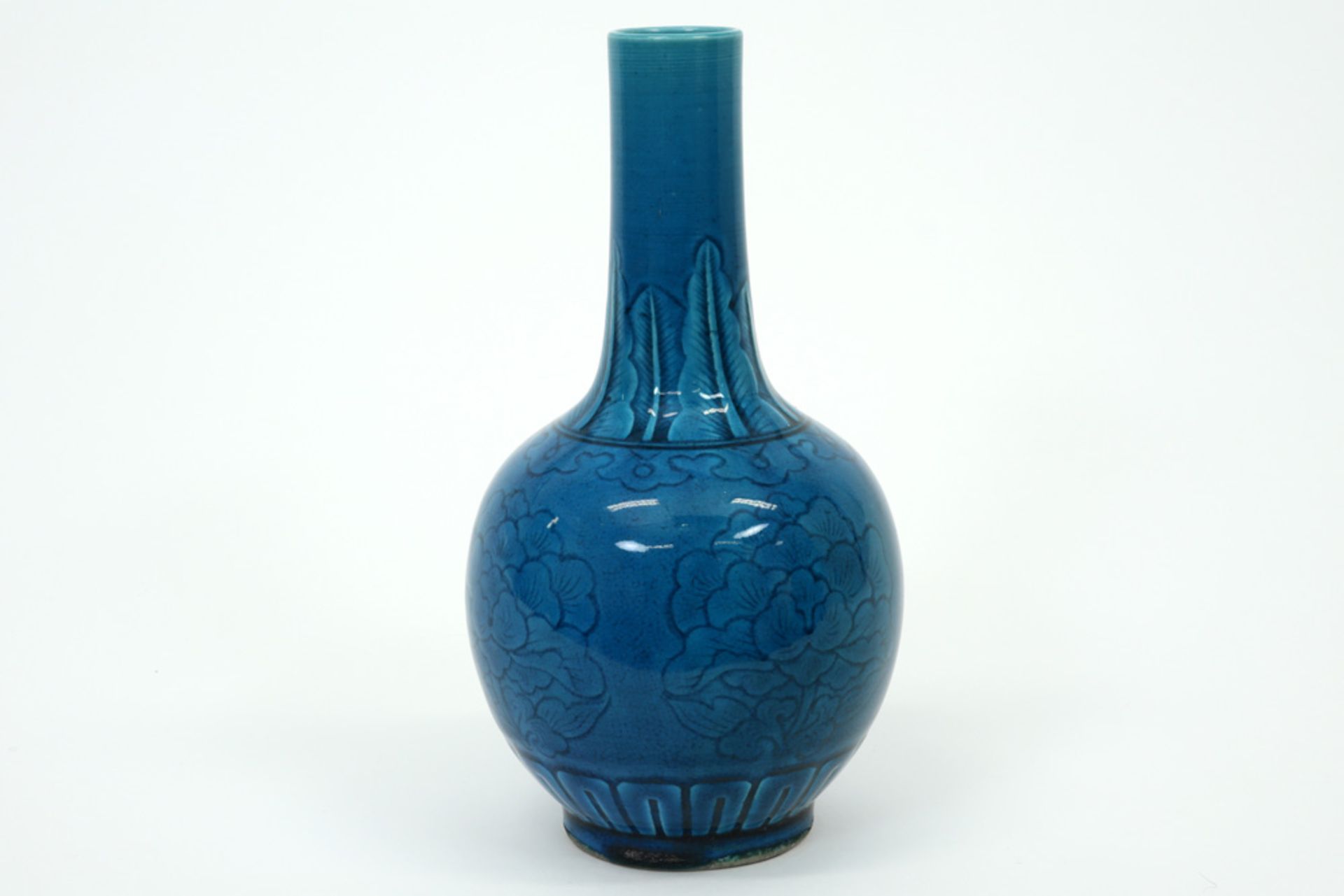Chinese vase in marked porcelain with a turquoize glaze || Chinese vaas in gemerkt porselein met een