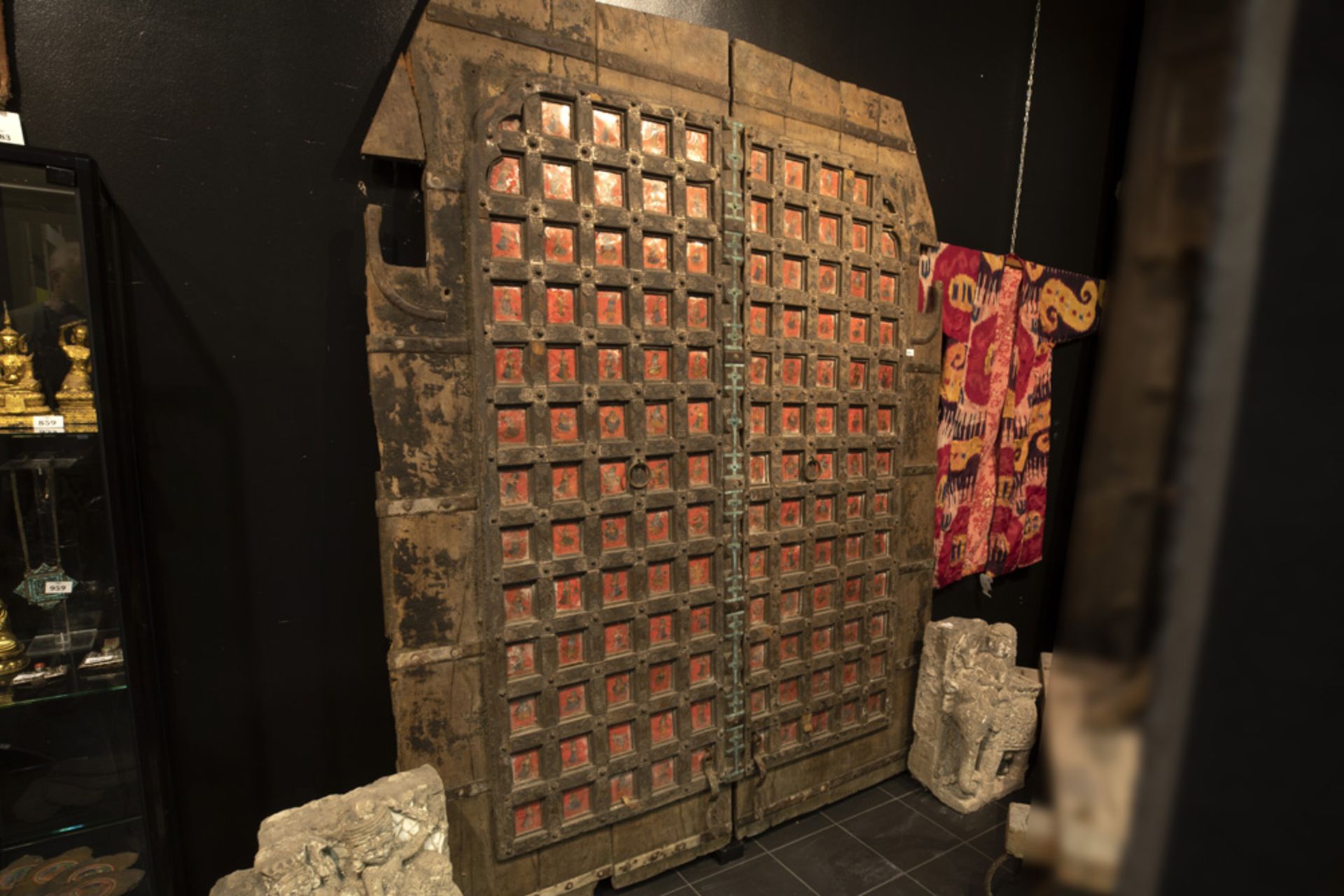 pair of antique Indian doors from a haveli in Shekhawati (Rajasthan) - in wood with original metal - Image 4 of 4